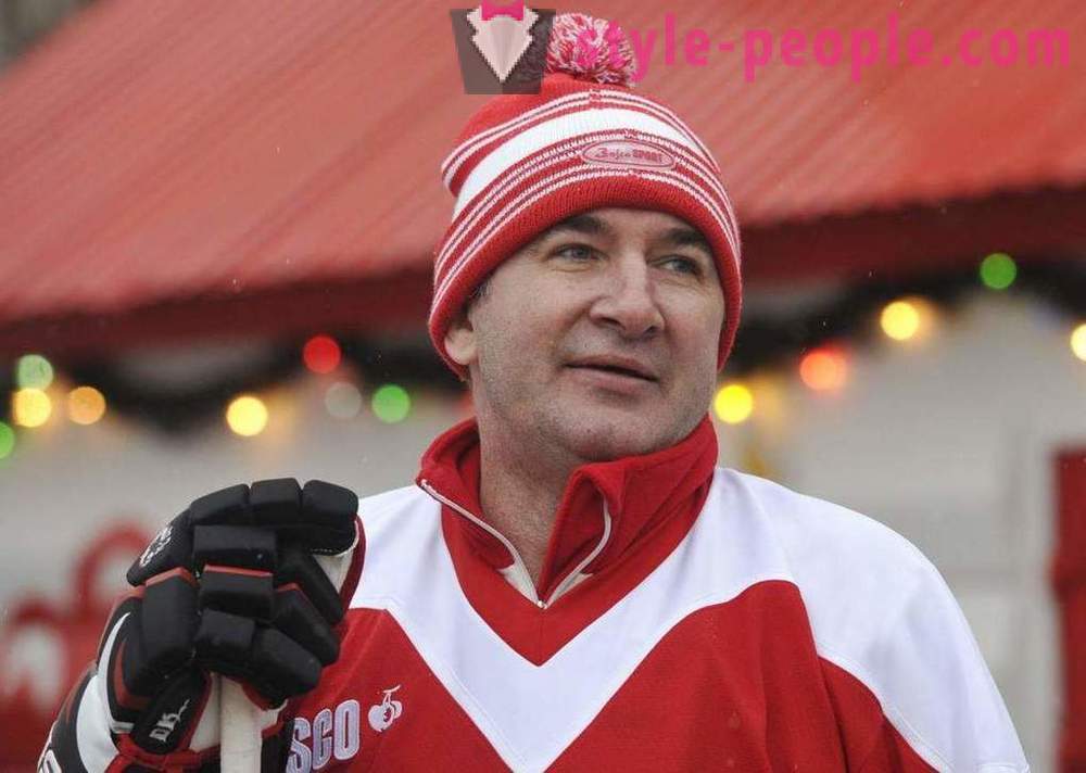 Alexander Kozhevnikov, hockey player: talambuhay, pamilya, sports nakamit