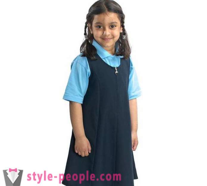 Fashionable estilo ng dresses paaralan. School dress para sa mga senior pupils at unang-graders