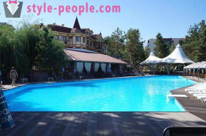 Swimming pool sa Almaty: address, mga larawan at mga review