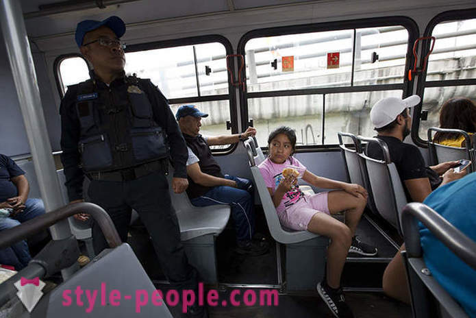 Bakit Mexico City residente bumili ng dummy mobile phone