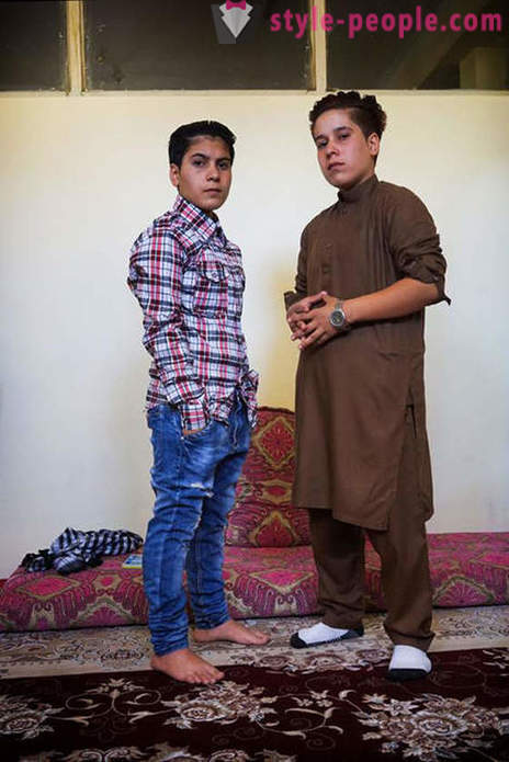 Bakit pinalaki bilang mga lalaki sa Afghanistan, ang ilang mga batang babae