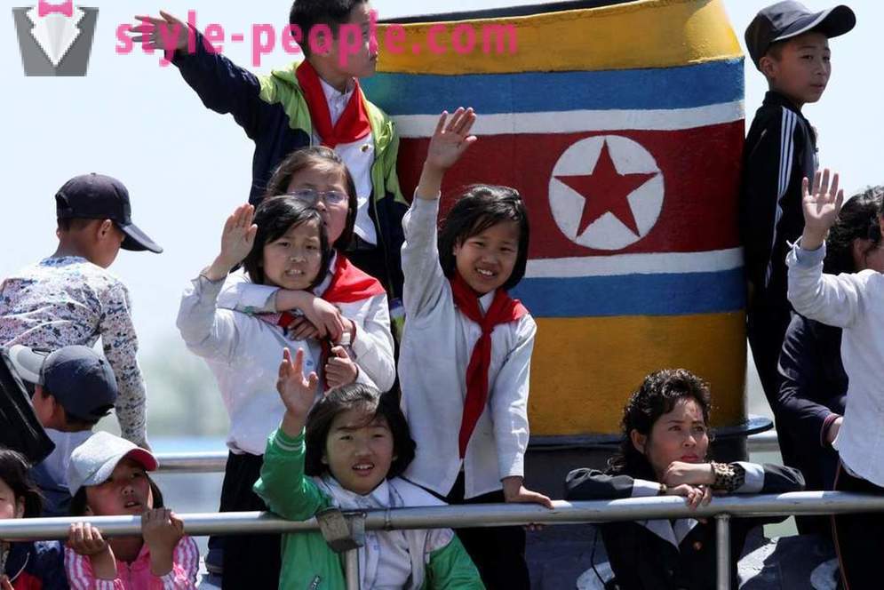 Ang mga buhay ng mga bata sa North Korea