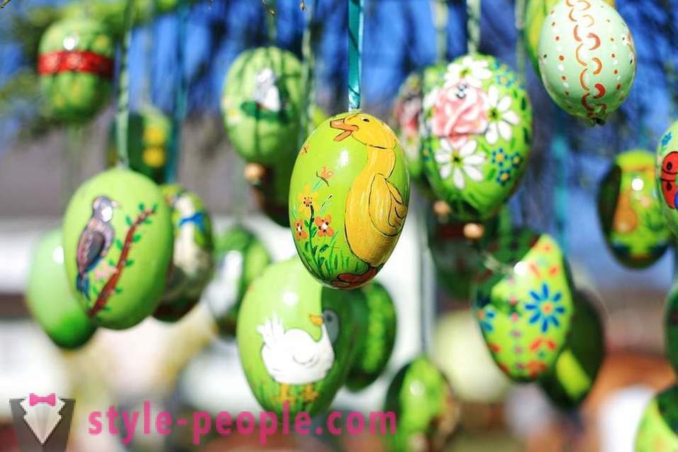 Tradisyon liwanag ng Easter sa iba't ibang bansa