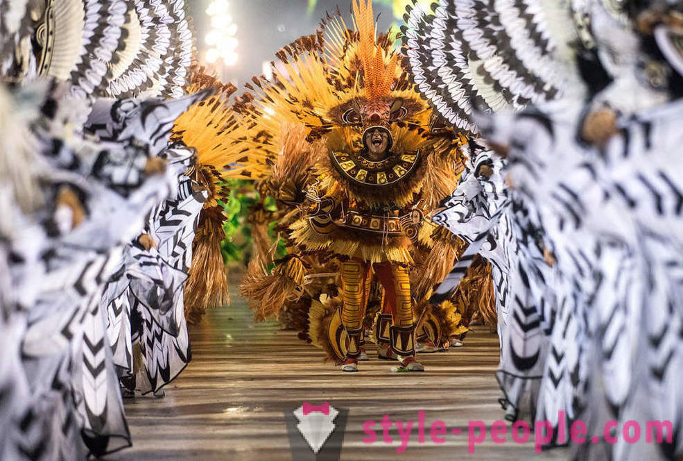 Carnivals at parades ng taon