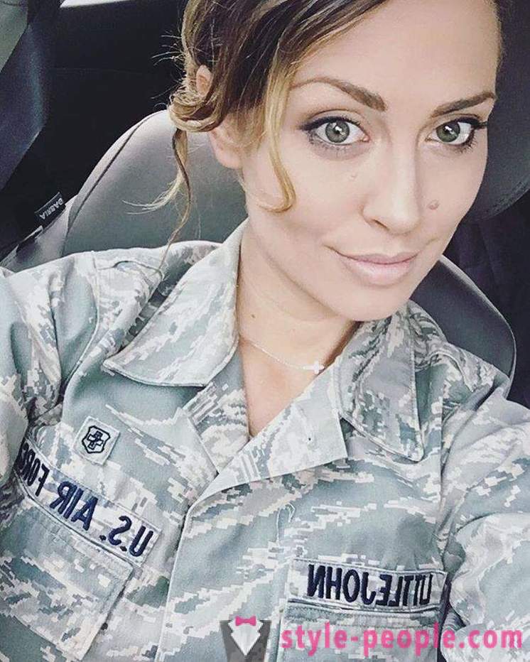 Kerissa Littlejohn - mga kasapi ng US Air Force, na kung saan ay isang propesyonal na modelo, at may isang master degree