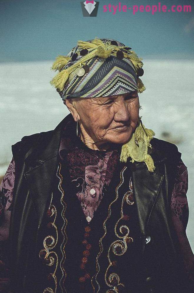 West photographer ginugol ng dalawang buwan ng pagbisita Kazakh shaman