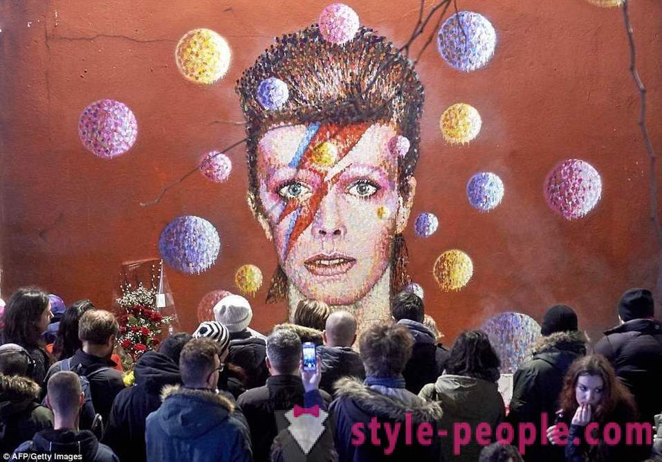 Fans bid paalam sa David Bowie