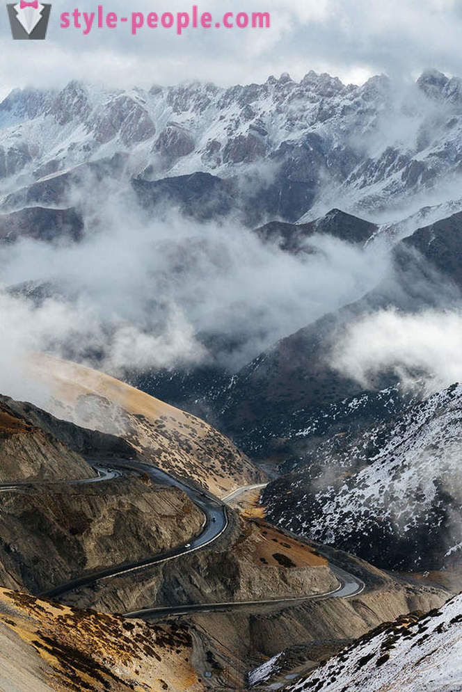 Ang pinaka magandang kalsada - Pamir Highway