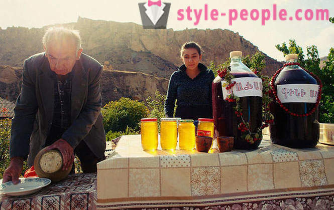 Bilang ang Armenian Areni Wine Festival ay tumatagal ng lugar