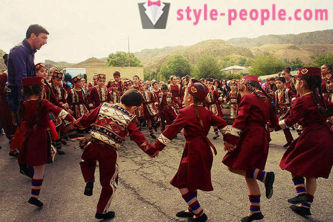 Bilang ang Armenian Areni Wine Festival ay tumatagal ng lugar