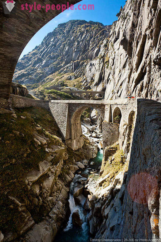 Diyablo Bridge at ang Suvorov sa Switzerland