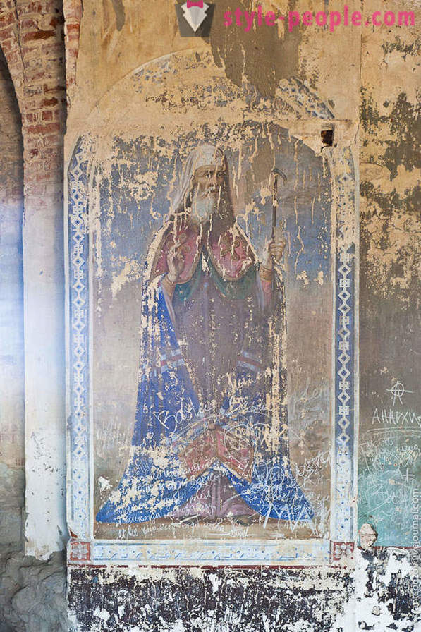 Inabanduna ng mga simbahan at frescoes sa rehiyon Lipetsk