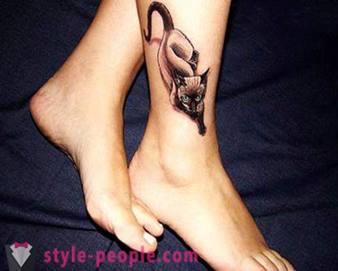 Ang tattoo sa kanyang binti ang pusa: isang larawan, ang halaga ng