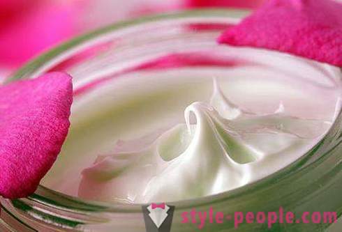 Kung paano pumili ng isang mukha cream para sa dry skin: mga tip at mga review beauticians