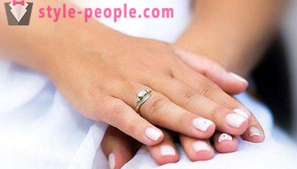 Sa ilang mga daliri magsuot ng engagement ring? Pakikipag-ugnayan rings: photo