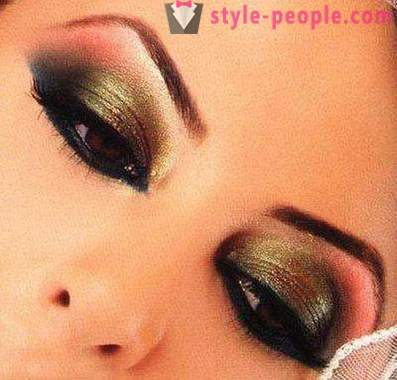 Arabic makeup bilang isang paraan upang i-highlight ang kanilang pagiging kaakit-akit at sekswalidad