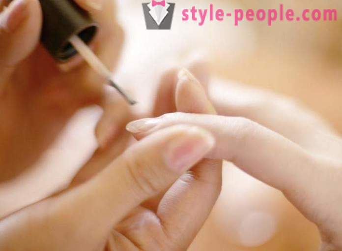 Paano na gawin ang isang manicure sa bahay: ang mga lihim ng beauty