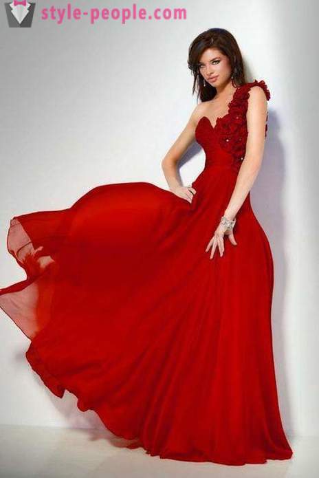 Fashionable red dress sa sahig